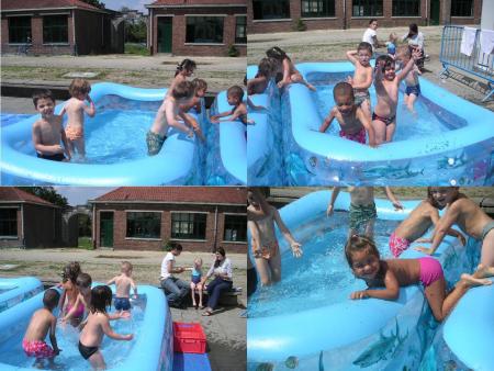 Du bon usage des piscines par A�cha et Silvana.