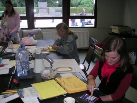 Jessica, Dominique et Vanessa ..et Charlie par la fen&ecirc;tre!